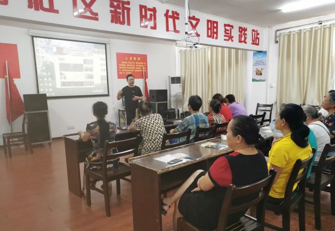 开展健康知识讲座002.jpg