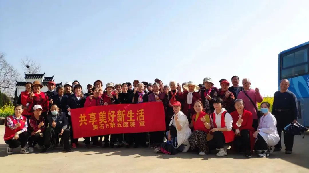 关爱老人 暖春暖心.jpg